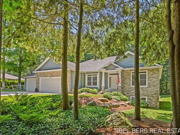 13351 Lakeshore Ave, Grand Haven, MI 49417