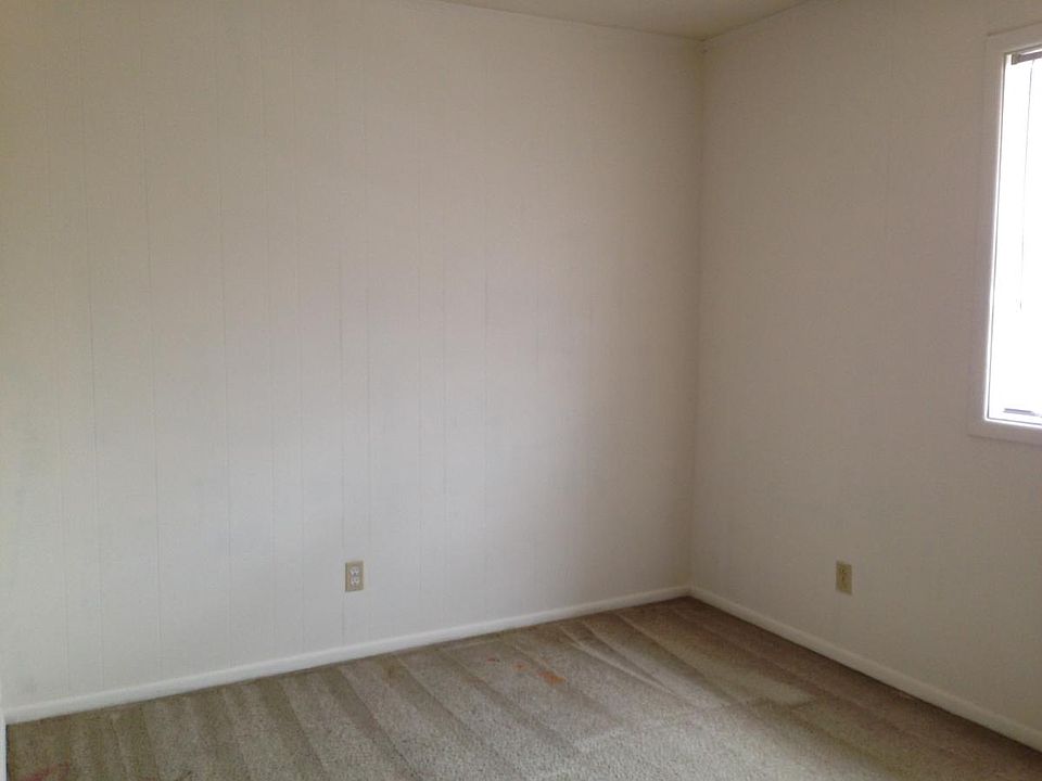 2nd image of 1900 N Dixie Ave APT 3