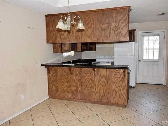 3rd image of 207 W Albatross Ave