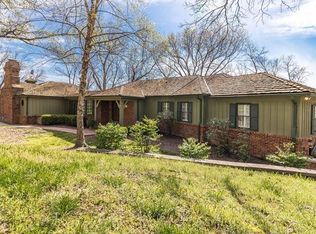 45 Chesterfield Lakes Rd, Chesterfield, MO 63005