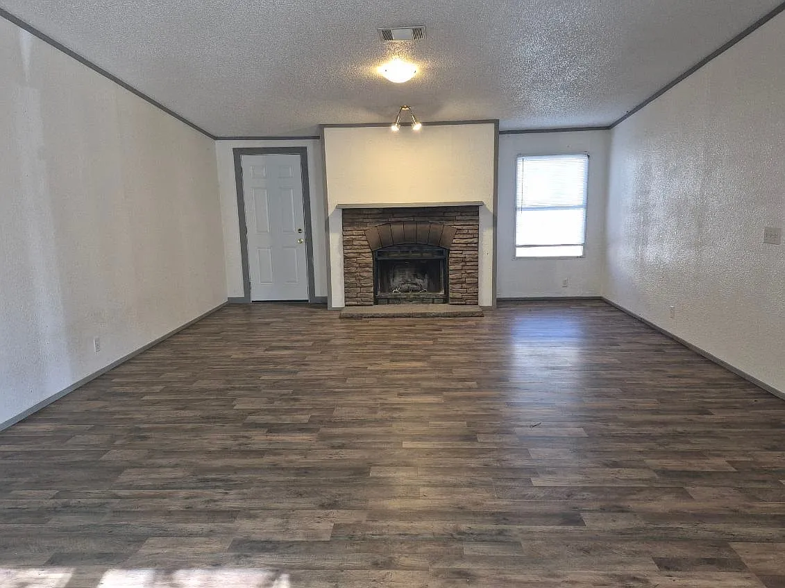 3 bed, 1624 sqft, $1,200 — Photo 4