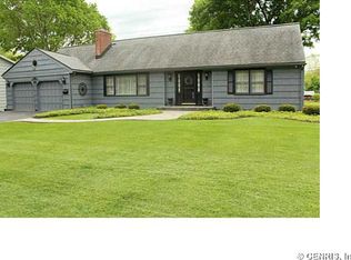 35 Courtenay Cir, Pittsford, NY