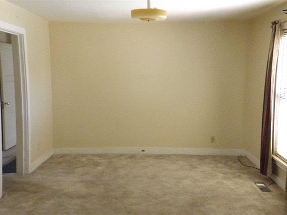 2nd image of 606 El Paso Ave