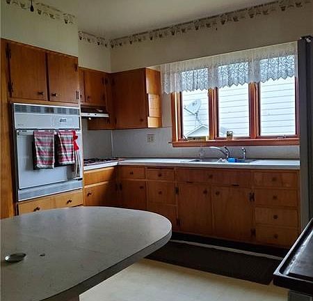 4th image of 38 Walnut St