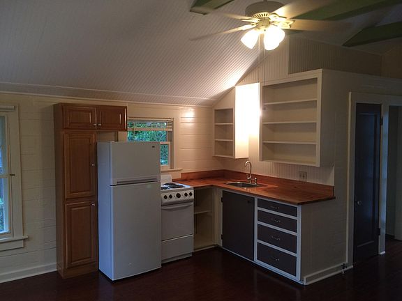 3rd image of 404 Julia Pl #C