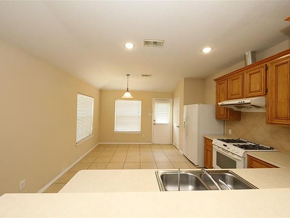 3rd image of 2919 Autumnbrook Ln