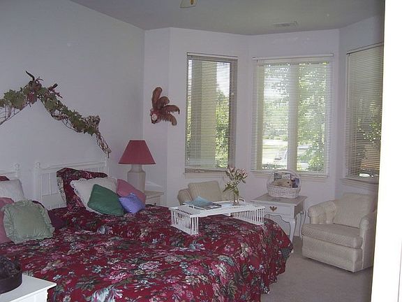 3rd image of 22 Ellenita Dr