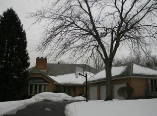 1351 Wild Rose Ln, Lake Forest, IL 60045