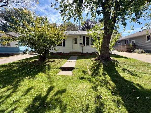 302 2nd St SE, Stewartville, MN 55976