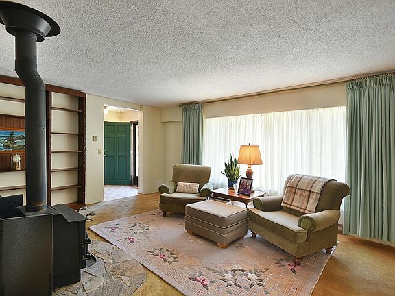 2nd image of 5749 Surf Cir