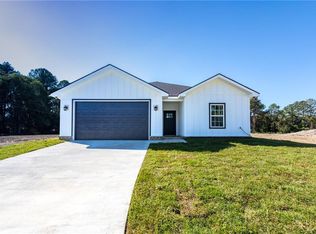 990 Deerfield Dr, Waycross, GA 31501