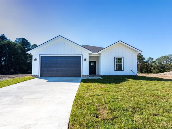990 Deerfield Dr, Waycross, GA 31501