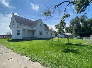 60 E Main St, Poseyville, IN 47633