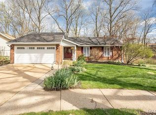 812 Paquerette Ct, Ballwin, MO 63021