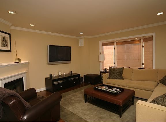 Living Room w/50" plasma TV