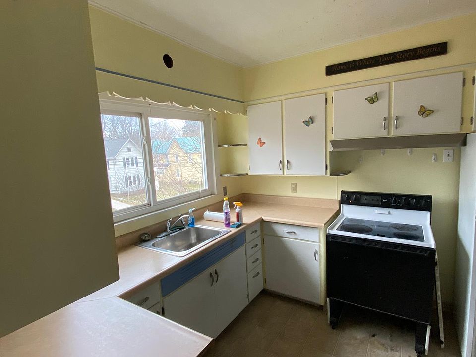1st image of 36 Crown St #2