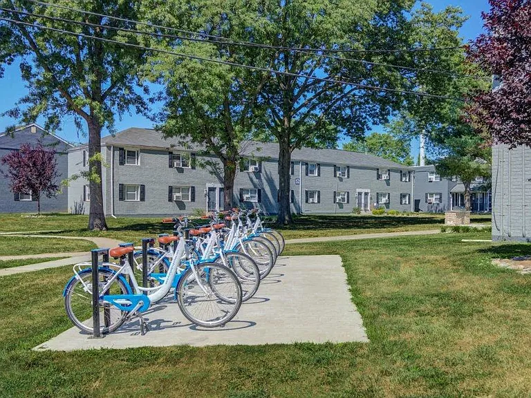 Elmwood Village Apartments and Townhomes — Photo 18