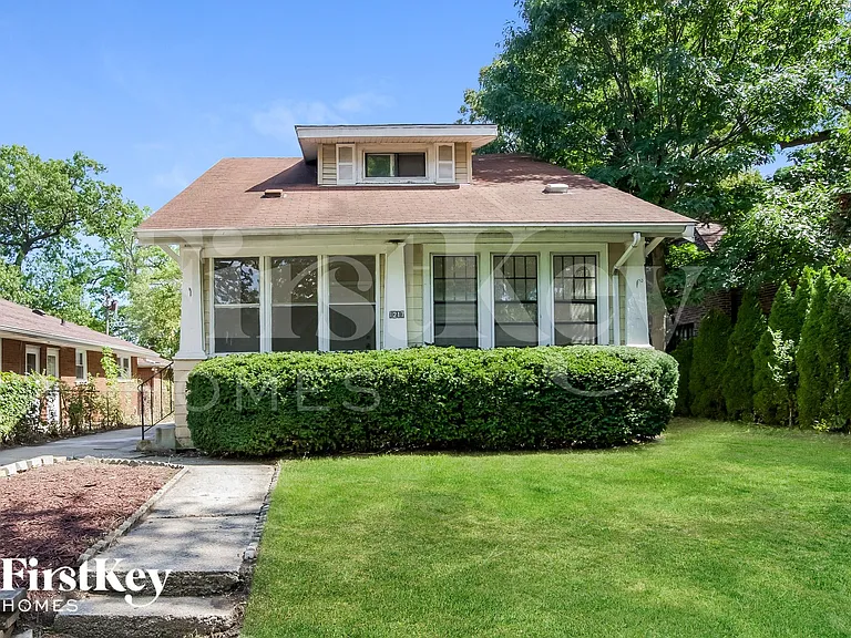 1217 Hickory St — Photo 1