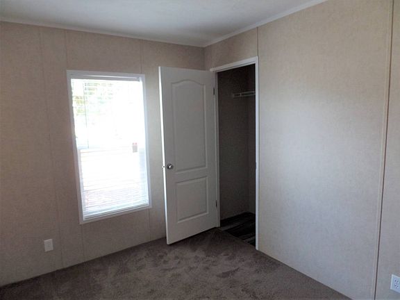 4th image of 404 Bayhead Dr