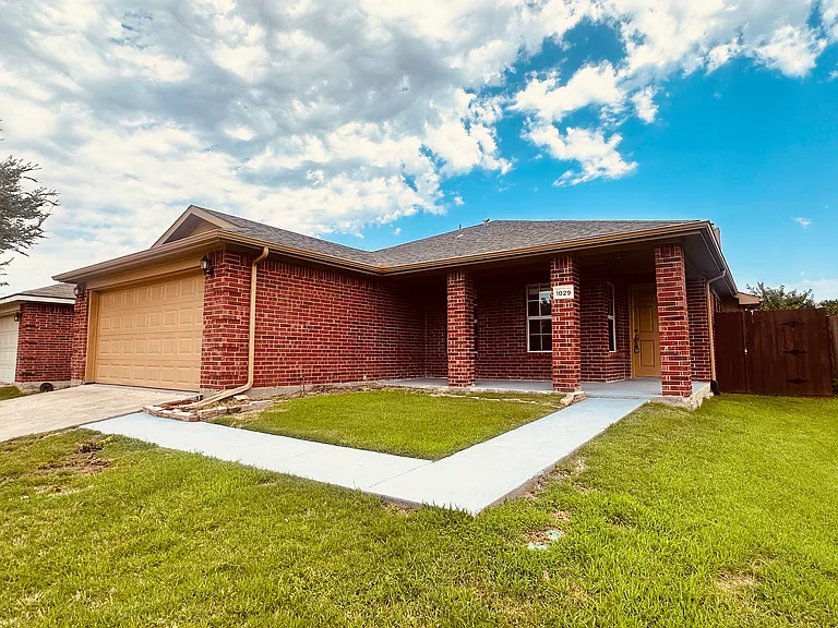 1029 Port Mansfield Dr — Photo 2