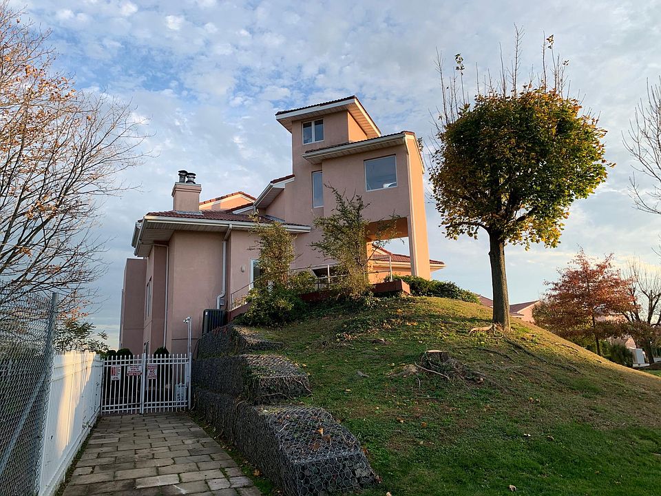 1st image of 134 Tennyson Dr
