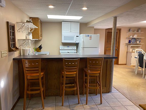Fully stocked kitchen!
