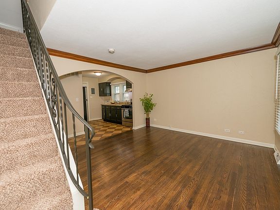 3rd image of 434 Elmhurst St
