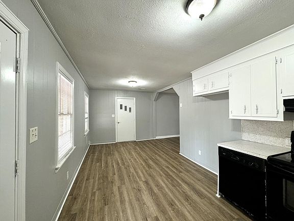 3rd image of 247 Clarine Dr