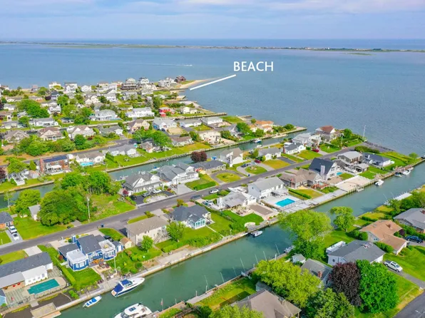 22 Barracuda Rd, East Quogue, NY 11942