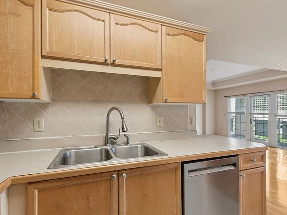 5th image of 400 E Bay St Suite 401