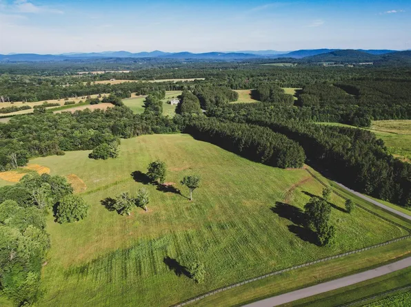 35 Jordan Run Ln, Charlottesville, VA 22902