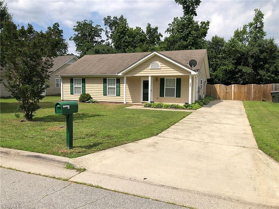 1st image of 2825 Leo Dr