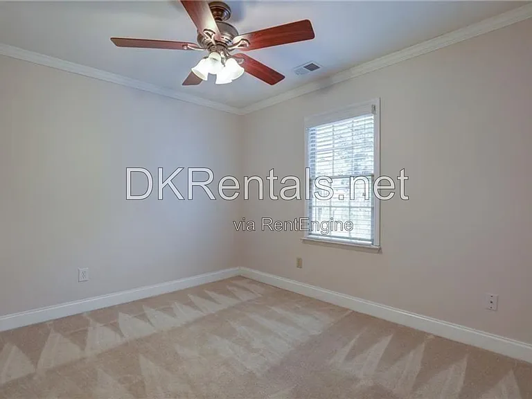 4492 Coventry Way NE — Photo 13