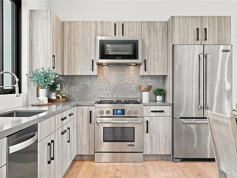 425 N Alfred St #2 — Photo 10