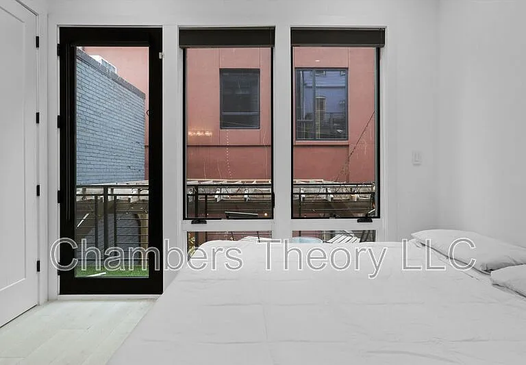 4 R St NW #5 — Photo 12