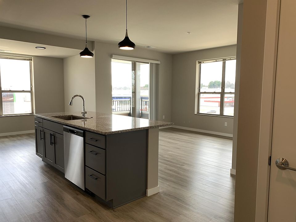 Kitchen Island, Balcony View