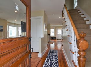 10 Gilroy St, Newport, RI 02840