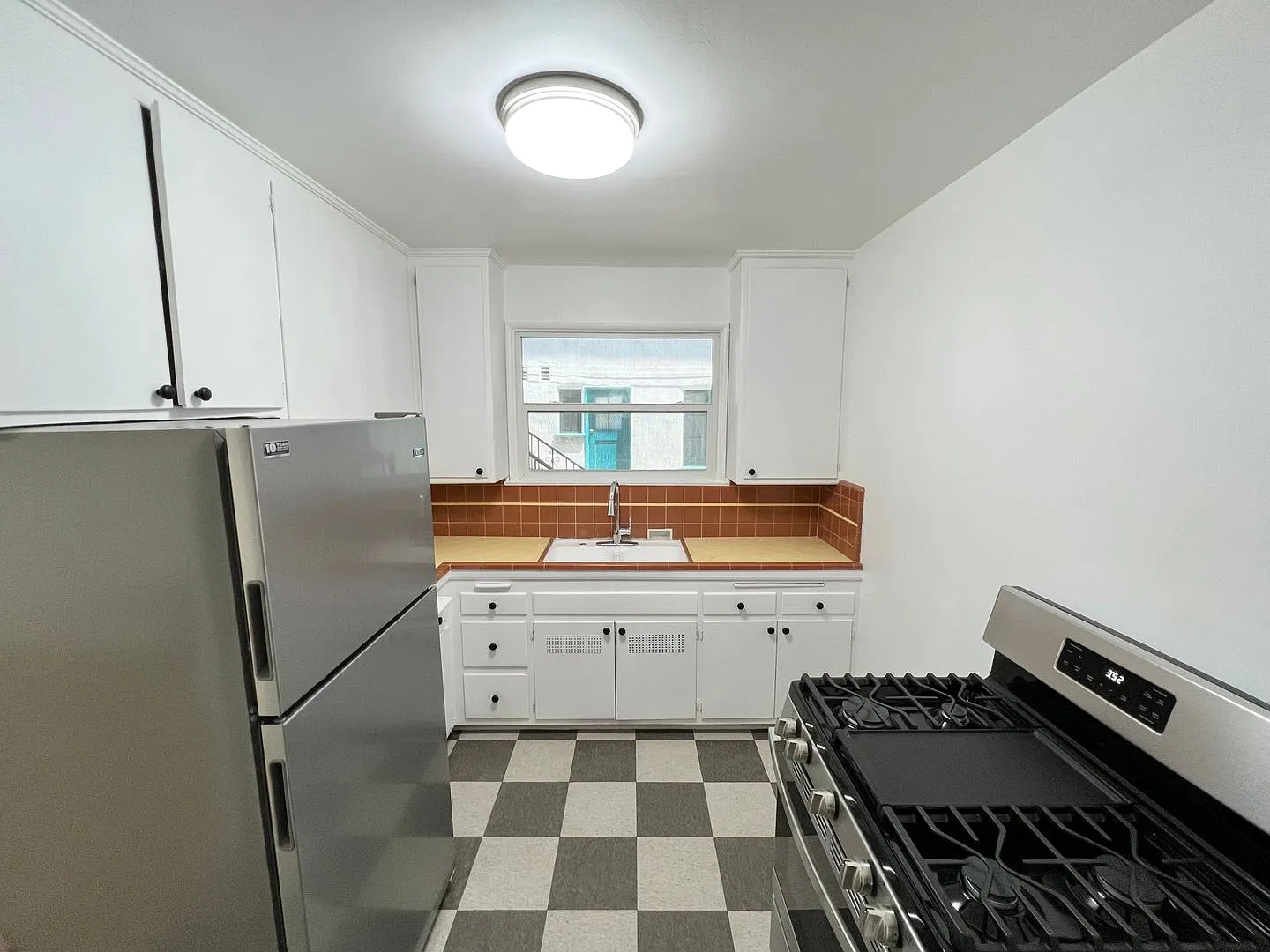 7962 Norton Ave — Photo 3