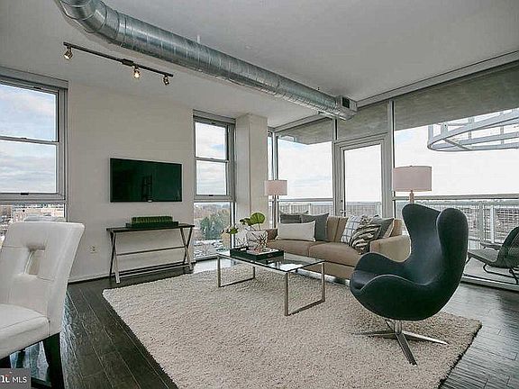 3rd image of 3409 Wilson Blvd Unit 801