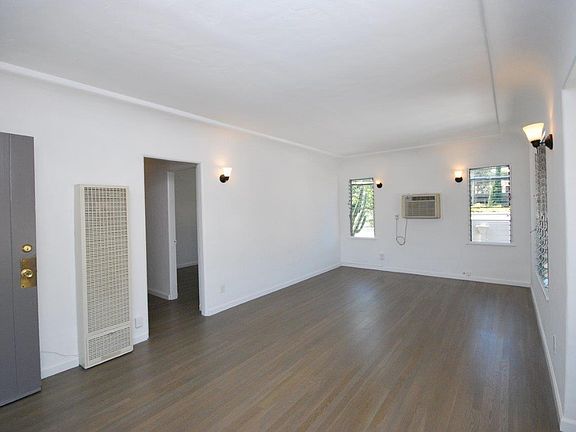 2nd image of 8260 Romaine St #8260
