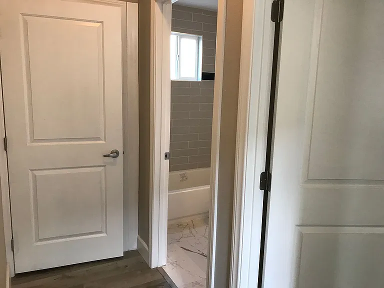 61(220) — Photo 10