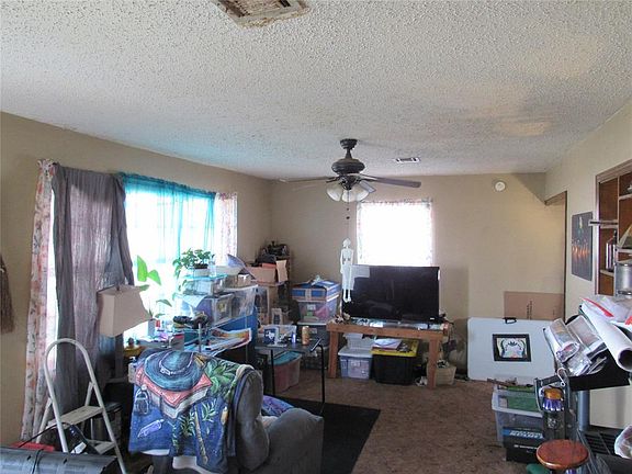 3rd image of 805 SW 4th St