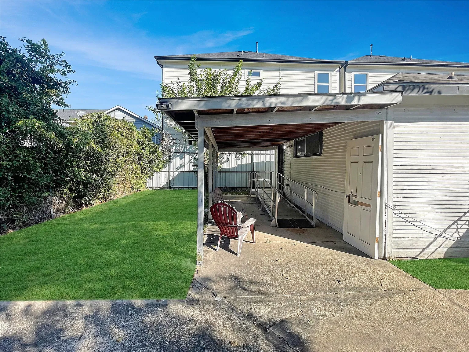 3 bed, 2.0 bath, 1232 sqft, $1,800 — Photo 2