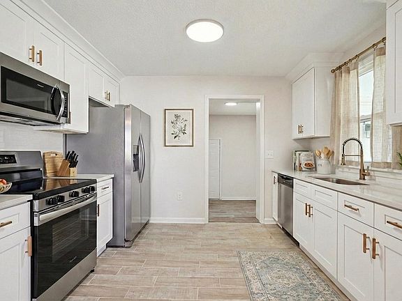 4th image of 2534 Woodberry Dr
