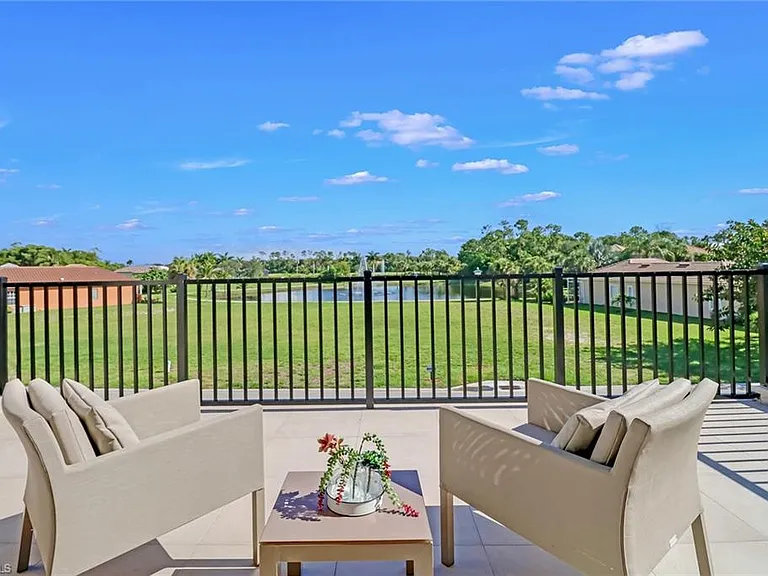 2875 Coco Lakes Dr — Photo 17