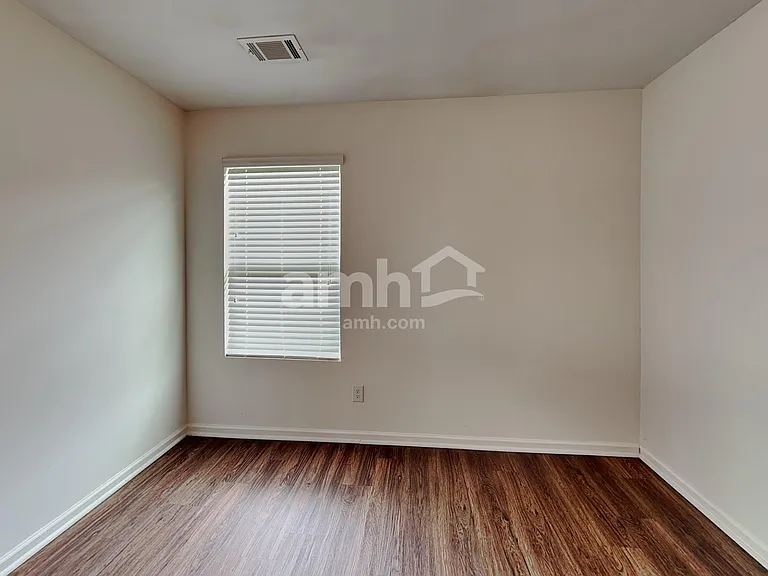 350 Scotland Dr — Photo 14
