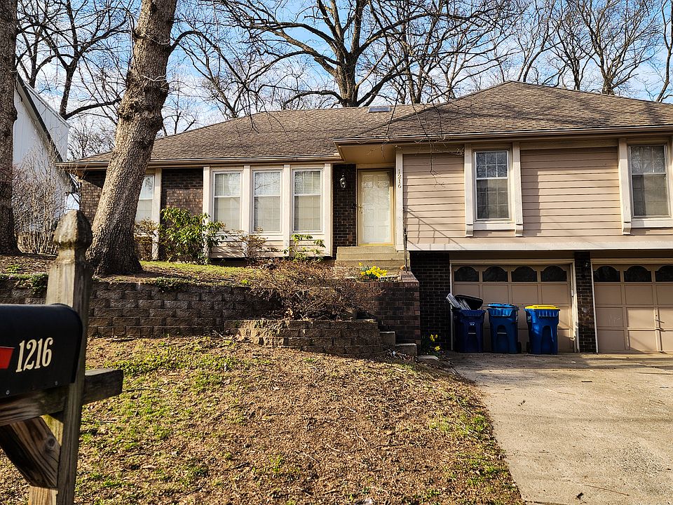 1st image of 1216 Camelot Dr