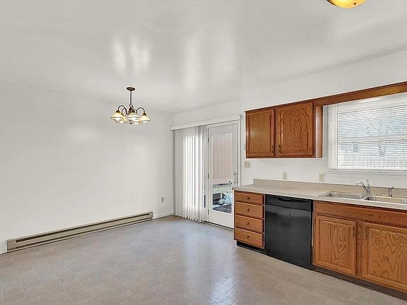 5th image of 417 N Market St