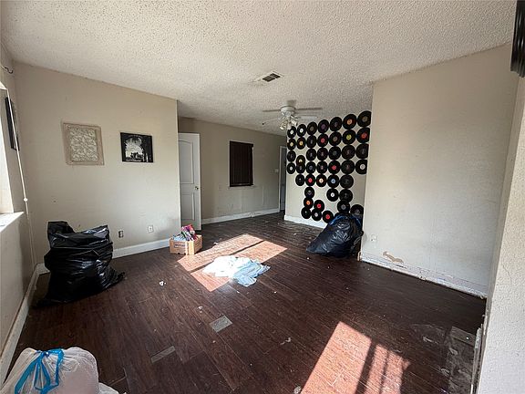 2nd image of 2325 Felder Ln