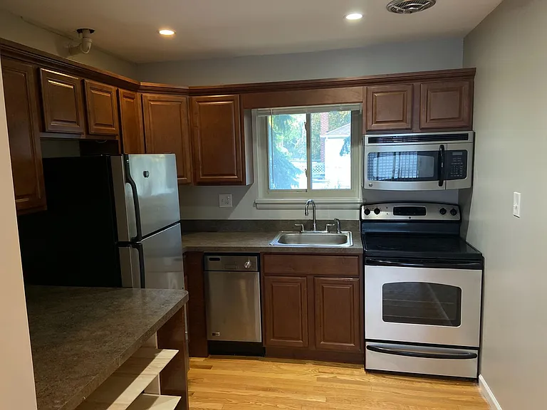 122 N Lafayette Ave — Photo 3